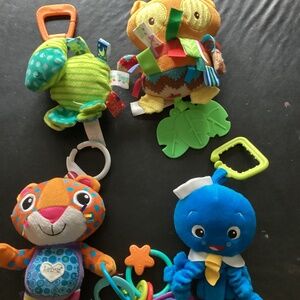 Set 5 Mary Meyer Taggies /Lamaze texture, sound hanging toys